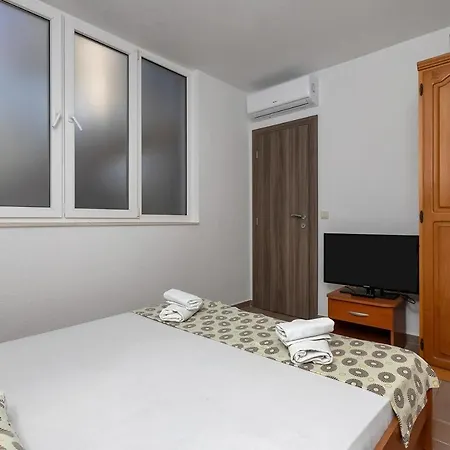 By The Sea Cove Pokrivenik, Hvar - 10427 Apartment *